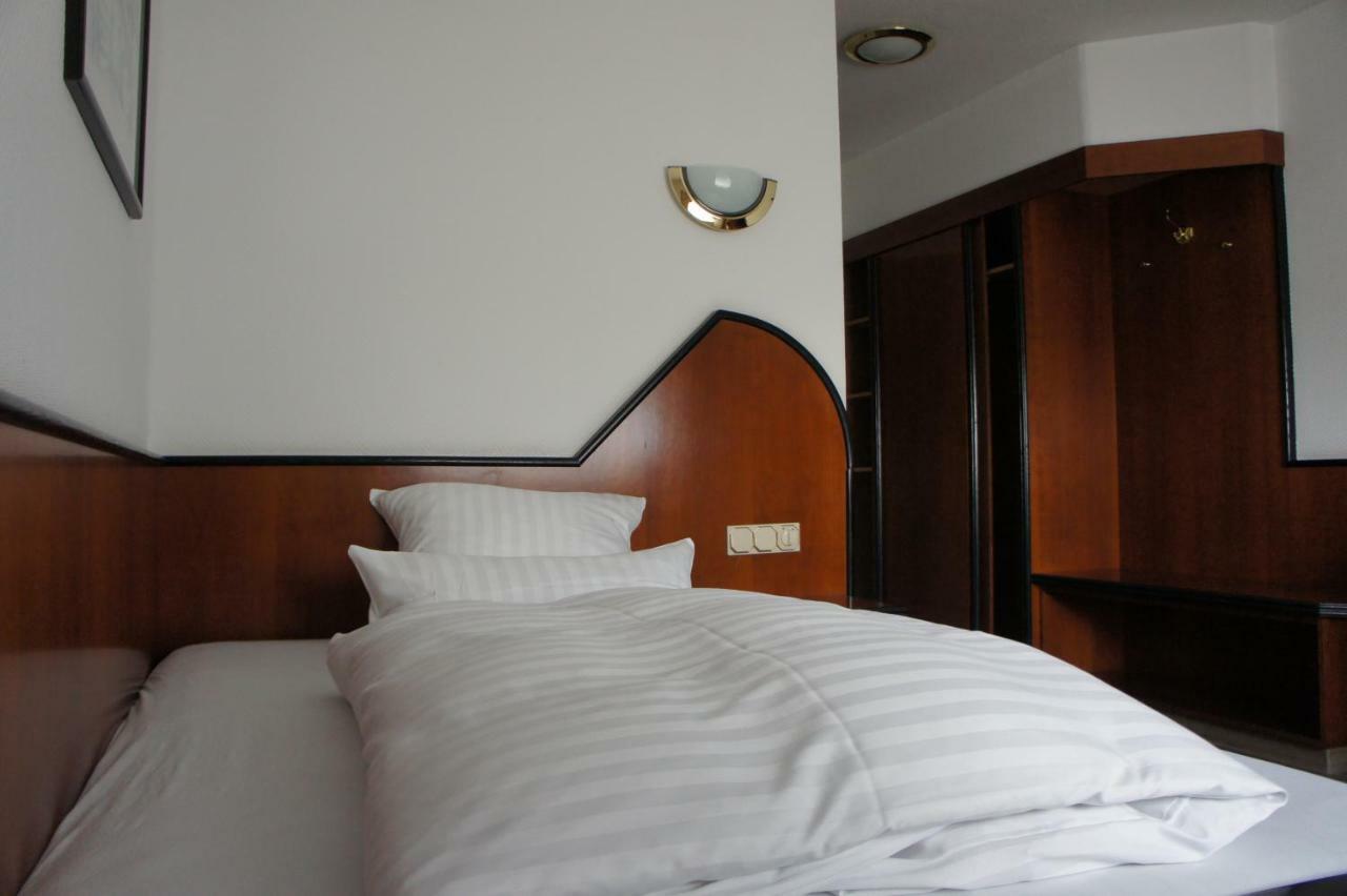 Hotel Haus Hubertus Elsdorf Extérieur photo